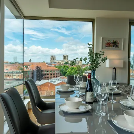 Minster View Penthouse At Ryedale House דירה