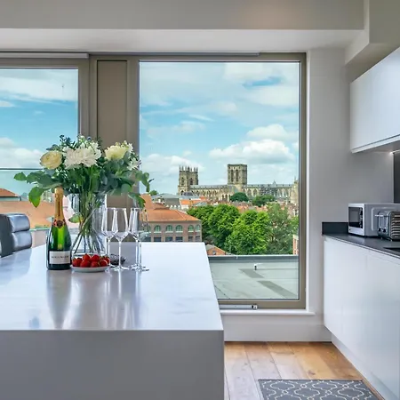 Minster View Penthouse At Ryedale House يورك