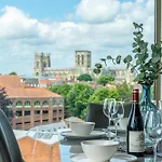 Minster View Penthouse At Ryedale House Appartement